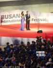 第17届釜山电影节开幕 汤唯优雅主持郭富城亮相