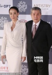 姜受延珍珠白長裙氣質(zhì)優(yōu)雅 攜手著名導(dǎo)演林權(quán)澤