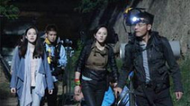 《枕边有张脸》展中式惊悚 古老荒村突现灵异惊魂