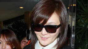 關(guān)之琳為父親關(guān)山設(shè)靈 否認(rèn)花費(fèi)百萬舉辦葬禮