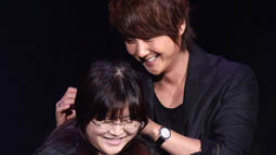 韩国神话成员申彗星尺度大开 贴身饰物赠与歌迷