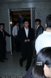 冯绍峰“太极”跑宣传庆生 倪妮素颜接男友收工