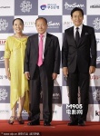 安圣基、前影节主席金虎东亮相 姜受延黄裙闪耀