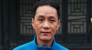 片場(chǎng)探班“戲癡”馮遠(yuǎn)征 大牌演員拒用替身親上陣