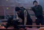 武力指數(shù)：★★★★★  <br/>肉搏激情度：※※※※※ <br />2010年64歲高齡的史泰龍老夫聊發(fā)少年狂，集結(jié)一眾老牌肌肉猛男給全世界影迷下了一劑猛藥，一掃如今流行動作片坑爹賣娘的歪風(fēng)邪氣，用最真實(shí)的拳拳到肉讓觀眾重拾往日的雄性情懷。
