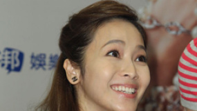 侯佩岑漂亮打扮老公不赏脸 摸孕妇肚欲沾好“孕”