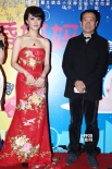《三个未婚妈妈》举行首映 姚晨透视走光露胸贴
