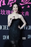 柳巖露雪乳Miumiu秀雙峰 張歆藝裸背鞏俐顯臃腫