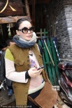 王菲“被離婚”不受影響 李亞鵬細心照料難掩笑