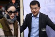 王菲“被離婚”不受影響 李亞鵬細心照料難掩笑