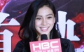 Angelababy换衣服帐篷被风吹 拍洞房戏“打老公”