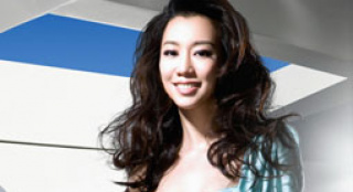 吳辰君大秀深深事業(yè)線 隨蘇有朋返鄉(xiāng)拍片做女強人