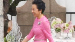 眾親友紛紛抵達(dá)“晶剛”婚宴現(xiàn)場 婆婆著粉紅禮服