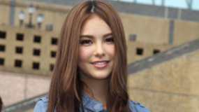 昆凌“难得动感”做爱心 圣诞忙碌不陪男友周杰伦