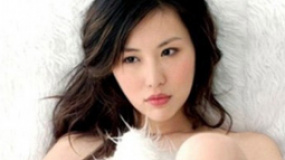 王石泡妞花招多 新歡田樸珺曬名表豪車(chē)炫富遭罵