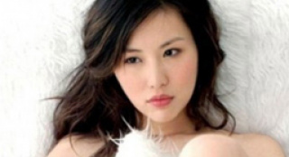 王石泡妞花招多 新歡田樸珺曬名表豪車炫富遭罵