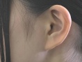 掩耳的女子