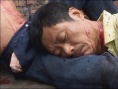 背鸭子的男孩