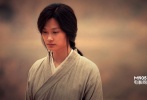 李宇春饰演的“血滴子天团”中唯一女队员“穆森”的长发造型首度曝光，因她自己要求素颜上阵，又白衣飘飘，也被其自称为“史上最白净装扮”。