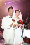 杜德偉熱吻26歲嬌妻再辦婚禮 周華健、天心到場(chǎng)