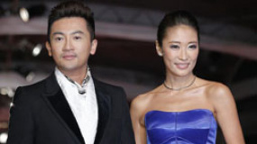 蘇有朋談及新片忙回避 梁靜笑稱片場“男人是天”