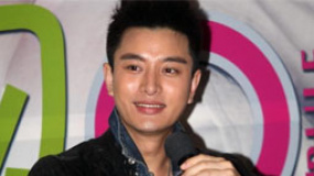 賈乃亮女兒滿月喜難自禁 笑贊眼睛很大像李小璐