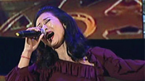 葉倩文串燒多曲聯(lián)唱 深情演繹《被遺忘的時光》