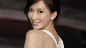 成龍牽李冰冰走紅毯 林志玲白裙長腿露背秀豪乳