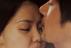 電影《角色扮演》海報(bào)——此海報(bào)為男主角政浩與及其偷情對(duì)象女大學(xué)生惠尹。海報(bào)充滿了情欲的味道。