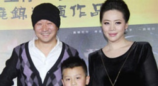 《笑过2012》感动首映 王景春自称再次“接地气”