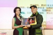 刘晓庆绿裙露乳沟秀美腿 娇柔媚笑诠释不老神话