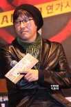 張歆藝助陣“鐵線蟲”首映 與男友頻頻親密耳語