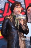 張歆藝助陣“鐵線蟲(chóng)”首映 與男友頻頻親密耳語(yǔ)