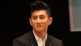 吴奇隆争当“拼命三郎” 受伤与黄晓明“求共勉”