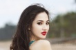 藍(lán)燕馬爾代夫?qū)懻嫫毓?香肩玉腿烈焰紅唇誘惑足
