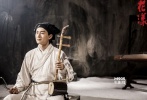 鄭元暢一改偶像劇“花美男”形象，首登大銀幕演繹溫文儒雅的多情樂師，其古裝造型俊朗飄逸，看點十足。