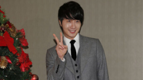 “微笑暖男”丁一宇中文递相思 不介意女友国籍