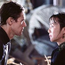 庭院中的女人