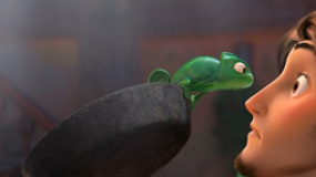 “莴苣姑娘”变身“红太郎” 平底锅派上大用场