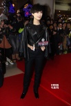 李宇春《血滴子》红毯披斗篷引混乱 帅过井柏然