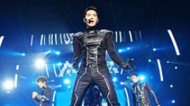 韩国“野兽天团”2PM火爆开唱 卖力热舞忘情嘶吼