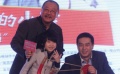 范伟扮老给张嘉译当爹 与“愤怒的小孩”跳骑马舞