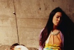 實力派女星王姬不僅在戲中經(jīng)驗客串男主角前妻，更帶來自己的女兒高麗雯來飾演被綁架的“女兒”。高麗雯拍戲全程都是在被綁架的過程中，可謂是吃盡苦頭。