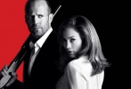 由杰森·斯坦森、詹妮弗·洛佩茲首度聯(lián)袂主演的犯罪驚悚片《帕克》曝光海報，兩張海報均以紅黑作為主色調(diào)，斯坦森帥氣扛槍將再度上演動作好戲。本片劇本改編自美國懸疑小說家唐納德·維斯雷克的作品，是個典型的鴛鴦大盜的犯罪故事。