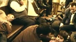 《地铁》曝片段 遇难乘客混乱求生尽显人性善恶