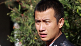 《越位者》预告片  文章警官怒火枪战动用小导弹