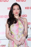 舒淇尽展全裸美背嘟嘴卖萌 否认被周星驰追求