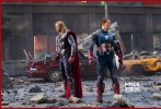    点评：在《钢铁侠》、《雷神》、《美国队长》等一系列影片的预热后，集合了漫威超级英雄的《复仇者联盟》成功横扫全球影市，吸金15.1亿美元，成为2012年票房最高影片。15亿美元的全球票房也使得影片成为影史票房第三，前两位是《阿凡达》和《泰坦尼克号》，票房分别为28亿和22亿美元，且全都是卡梅隆导演的作品。