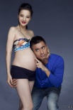 陈龙与孕妻章龄之香艳写真曝光 鬼马表情秀恩爱