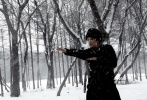 王家衛(wèi)導(dǎo)演為拍攝具有實(shí)戰(zhàn)特色的獨(dú)一無二的功夫片，不僅請來國際第一武指袁和平，讓梁朝偉、章子怡、張震苦練多年，成為高手，更是請來民間功夫宗師現(xiàn)場指導(dǎo)，保證功夫動作的貨真價實(shí)。